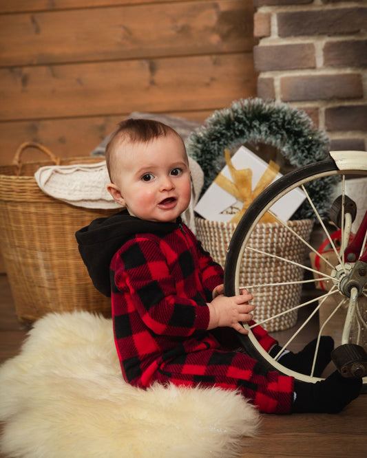 Boutique Petites Fleurs - Combinaison à capuche en polar léger carreaux buffalo rouge et noir F20NB40 - Deux par Deux