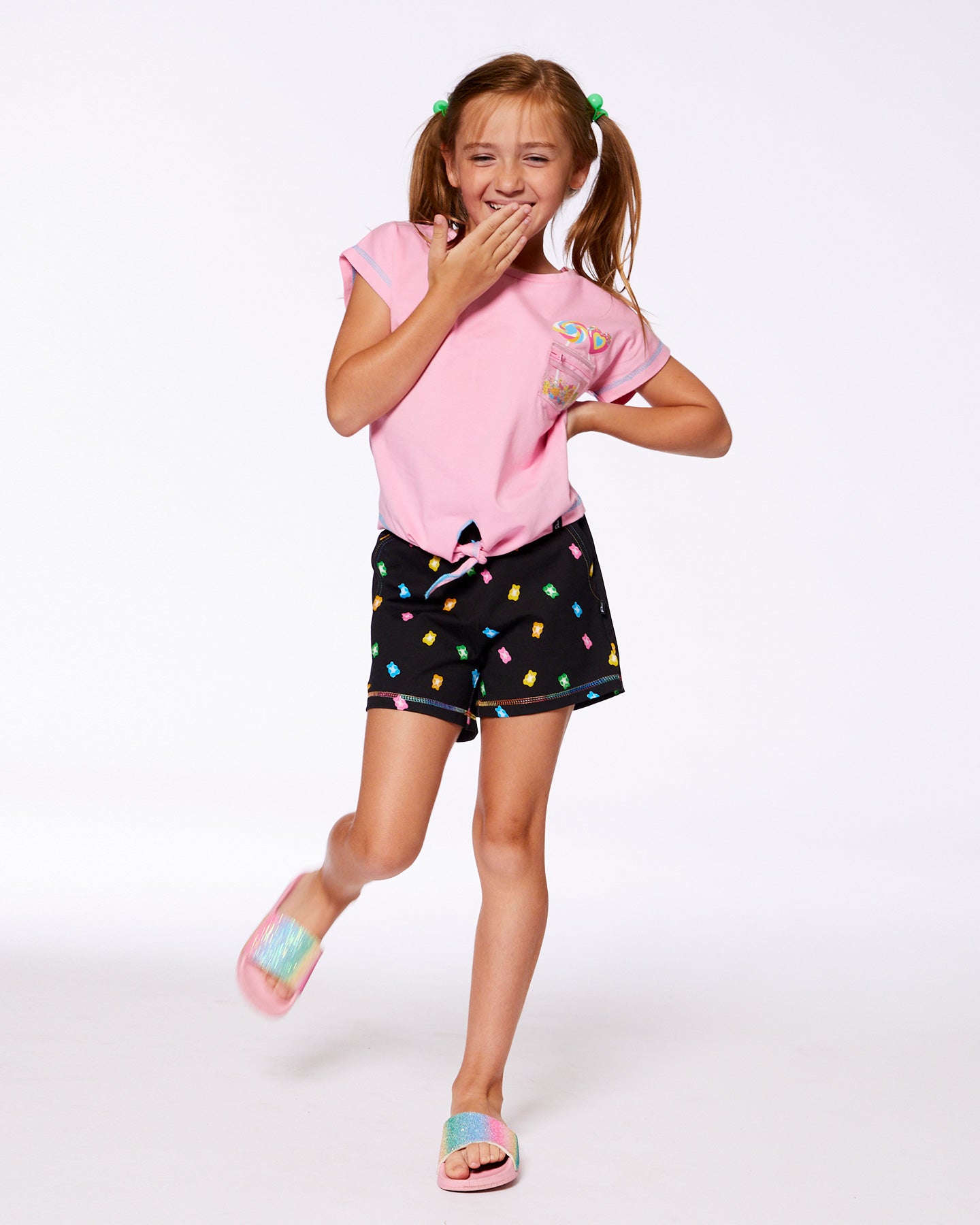 Short imprimé noir avec bonbons multicolores G30K26