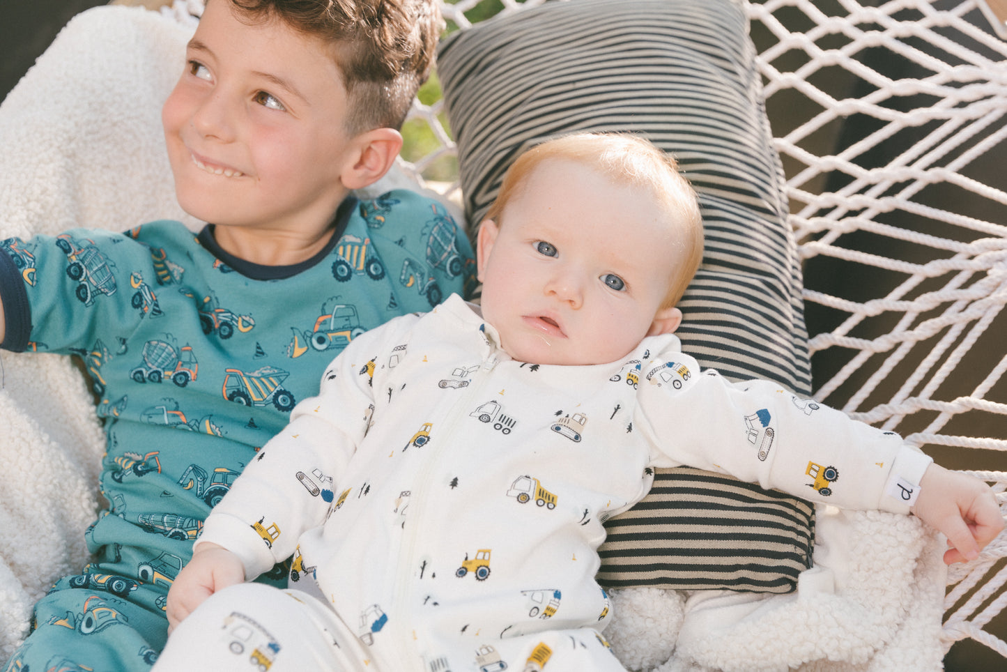 Pyjama camions multicolores pour bébé G30PA40