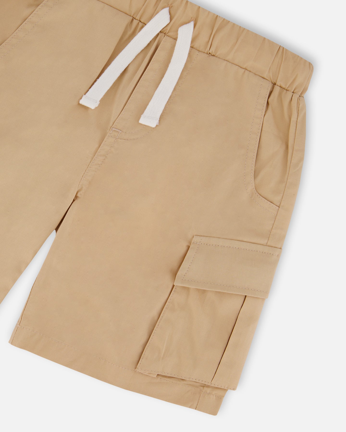 Short parachute avec poches cargo beige clair G30YB26
