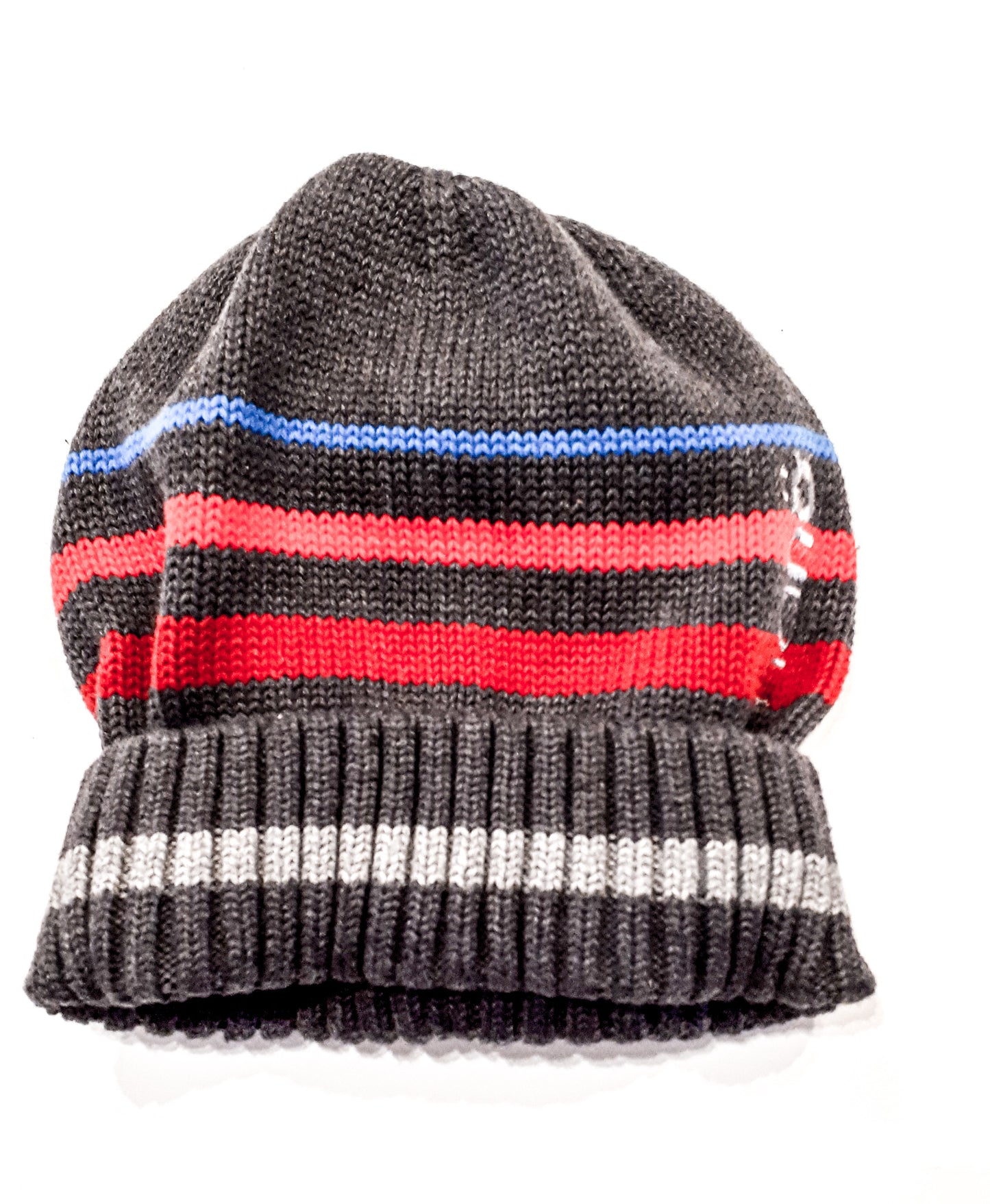 tuque en tricot gris rayé bleu-rouge