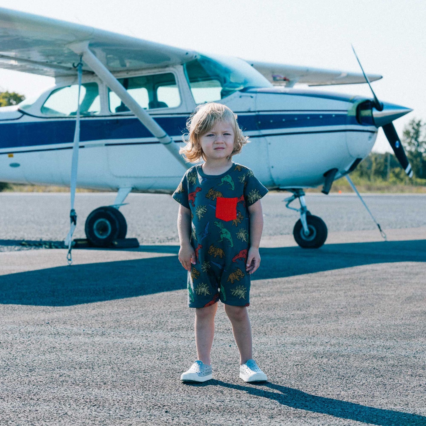 Boutique Petites Fleurs - Barboteuse Dinosaures multicolores E30S40 - Deux par Deux