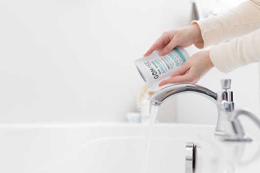 Boutique Petites Fleurs - BAIN IMMERSION APAISANTE PEAU TRÈS SÈCHE - DÉMANGEAISONS HYPOALLERGÉNIQUE PEAU SENSIBLE BÉBÉ 45G | GOMMEE